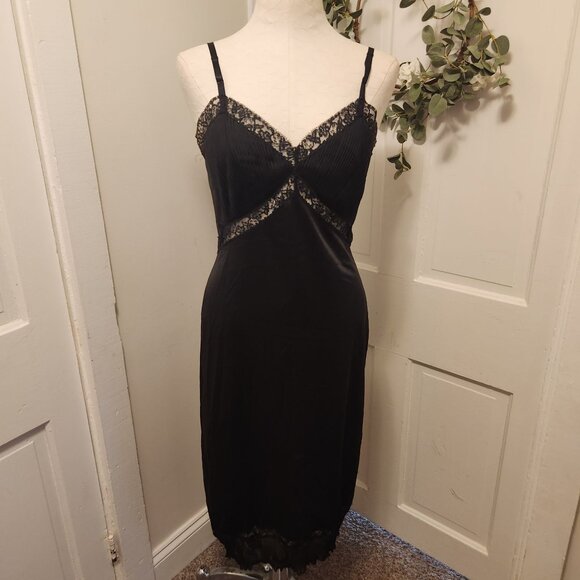 Vanity Fair Other - Vintage Vanity Fair Black Lace Satin Nightgown Women's‎ 36